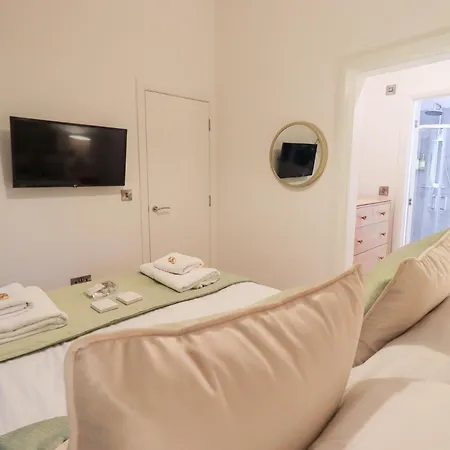 Unique Luxury *