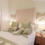 Unique Luxury *